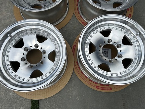 ハイエース　ランクルなどに⭐︎16インチ8J   オフセット0