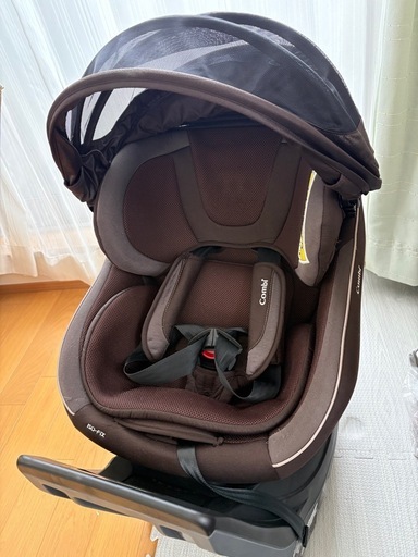 チャイルドシート　Combi　ISO-FIX