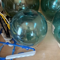 硝子製の海のブイの画像