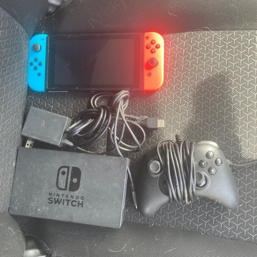 ニンテンドースイッチ、ポケモンスカーレットソフト付き