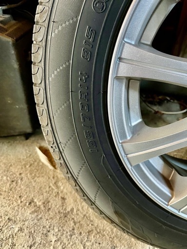 価格変更しました?ワンシーズンのみ着用‼️アルミホイールと165/70R14ノーマルタイヤ25年製の4本セット‼️