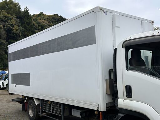 4.2坪/外寸長さ658cm ●中型保冷コンテナ、アルミバン、鍵付きですが動作未確認です、室内冷凍機取り外し予定です ●ガレージ.農機