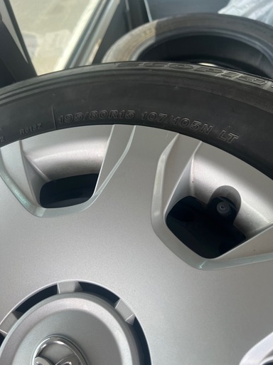 195/80r15 107/105 NLT BRIDGESTONE 27週2023年製とハイエース用ホイール4本セット