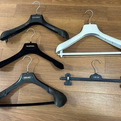 【ハイブランド】純正ハンガー 5本セット（エルメス、ディオール、ドルガバ他）の画像