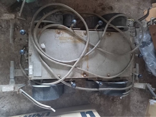 漁具　イカ釣り機4連