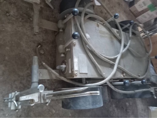 漁具　イカ釣り機4連