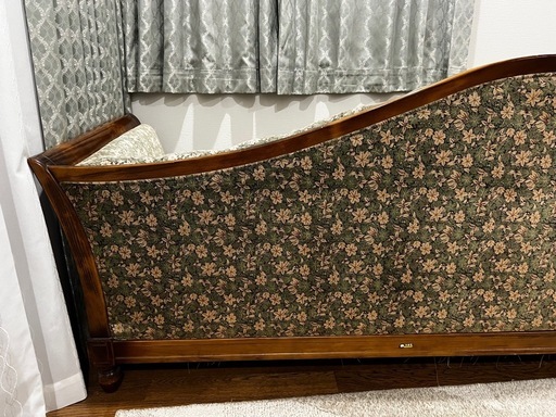 カリモク家具　コロニアル カウチソファ 横155㌢ 奥行き67 ㌢高さ80㌢