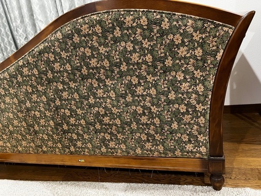 カリモク家具　コロニアル カウチソファ 横155㌢ 奥行き67 ㌢高さ80㌢