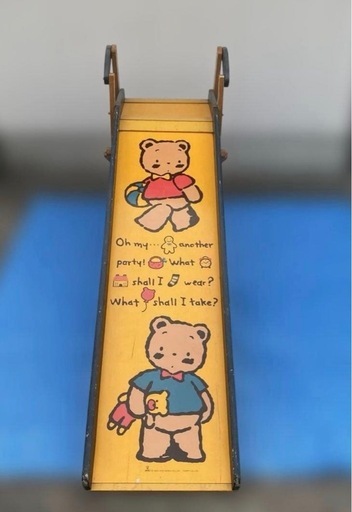木製の滑り台　
レトロ