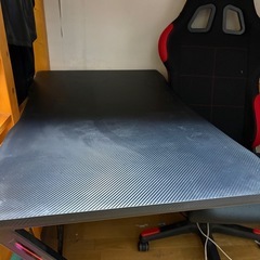 【無料でお譲りします】ゲーミングチェアandデスクの画像