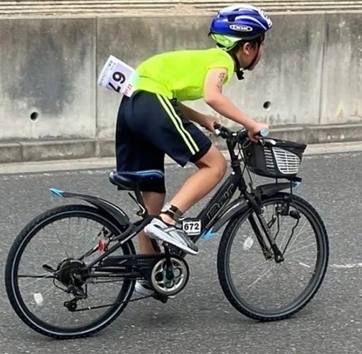 子供用　ブリヂストン　24インチ　自転車　ヘルメット付き
