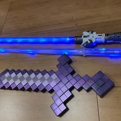 光る剣とマイクラの剣
の画像