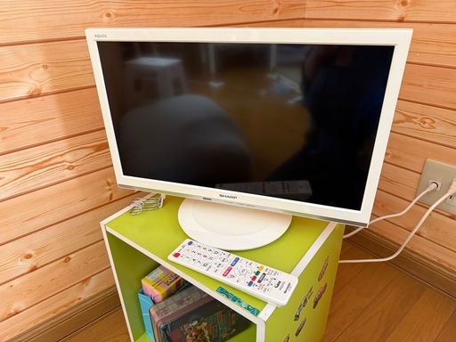 2018年製　SHARP AQUOS 小型テレビ　19インチ　白　ホワイト　ひとり暮らし　液晶テレビ