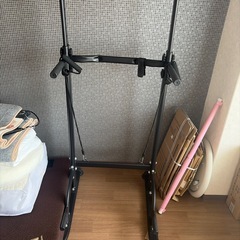 懸垂マシン、プルアップ、運動の画像