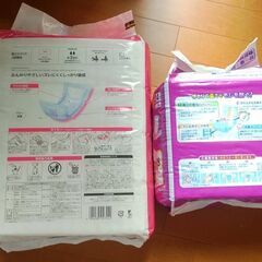 介護　尿取りパッド　未使用品２袋　２回吸収56枚入りと4回吸収24枚入り　おむつパッドの画像