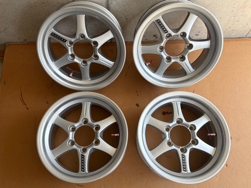 16×7J 6穴 139.7　+25 ハイエース　キャラバン