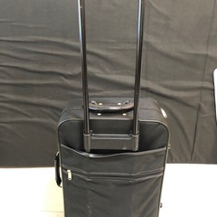 美品　鍵付きソフトキャリーケース capricious　キャリーカート 黒の画像