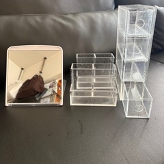無印のアクリルケースとミラー5点セットの画像