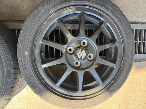車のパーツ 165/55R15