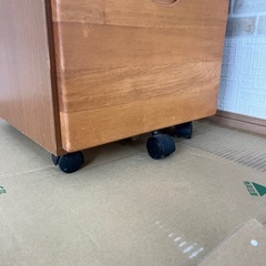 学習デスクのキャビネット　4/29までの画像