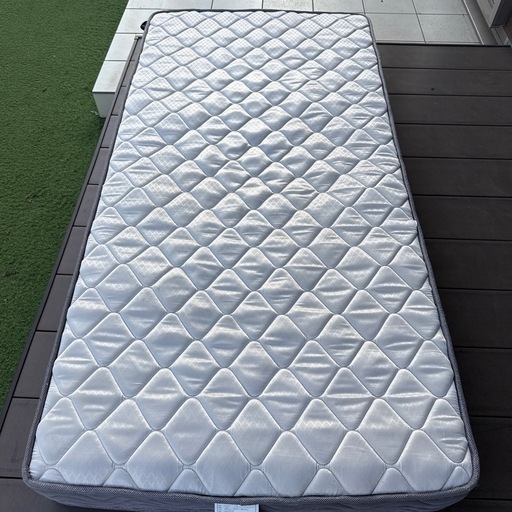 お値段以上ニトリ シングルサイズ用コイルスプリングマットレスです