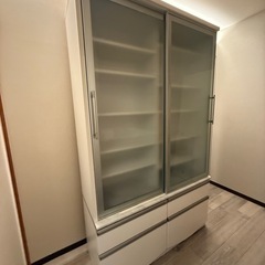 食器棚の画像