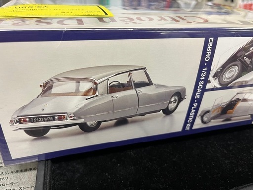 ジャングルジャングル貝塚店　プラモデル　シトロエンDS21　1/24 エブロ　未使用品　車　旧車　モデルカー　貝塚　二色浜