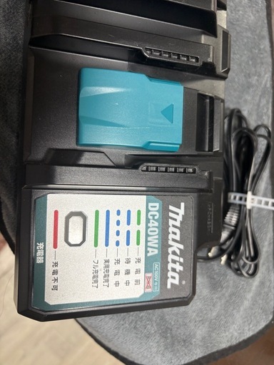 超美品　マキタ　40V ２個口充電器　DC40WA
