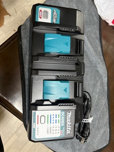 超美品　マキタ　40V ２個口充電器　DC40WA
