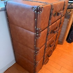 【決定済み】
トランク風チェスト【Loretta】ロレッタ 引き出しワイド4段【完成品】(ライトブラウン)（チェスト タンス 引き出し 収納 おしゃれ アンティーク 4段 家具 箪笥 レトロ インテリア ヴィンテージ トランクデザインの画像