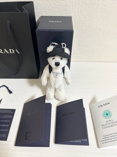 【箱・紙袋・レシート付き美品✳︎】 PRADA プラダ  テディベア キーホルダー キーリング チャーム シンプル 
男女兼用 かわいい 黒 ブラック
