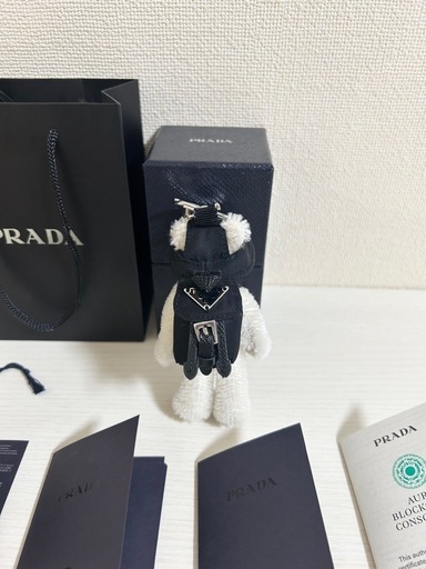 【箱・紙袋・レシート付き美品✳︎】 PRADA プラダ  テディベア キーホルダー キーリング チャーム シンプル 
男女兼用 かわいい 黒 ブラック