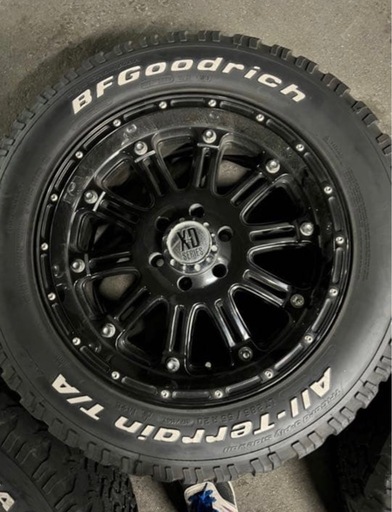 285/55R20ホイールとタイヤ