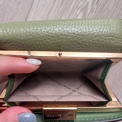 MICHAEL KORS オリーブグリーン 二つ折り財布の画像