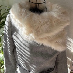 上品　ファー付き　美シルエット ウール調コート グレー ベルト付き 大人可愛いの画像
