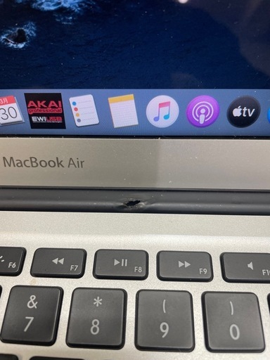 Apple MacBook Air 2017年/13インチ/1.8GHzデュアルコアIntel Core i5/8GB/SSD128GB/英字 (US) キーボード