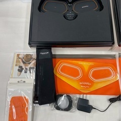 星中古美品！格安でSIXPAD Body Fit2(充電式)の2点セットの画像