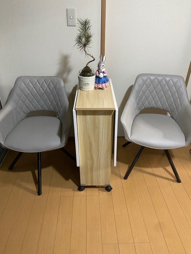 折りたたみダイニングテーブルとチェアセット