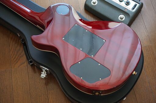 保証期間内：フロイトローズ付きレスポールカスタム　Les Paul Custom Axcess Quilt Ruby　アレックスライフソンモデル Amazon.co.jp: Epiphone/Alex Lifeson Les Paul Custom Axcess Quilt