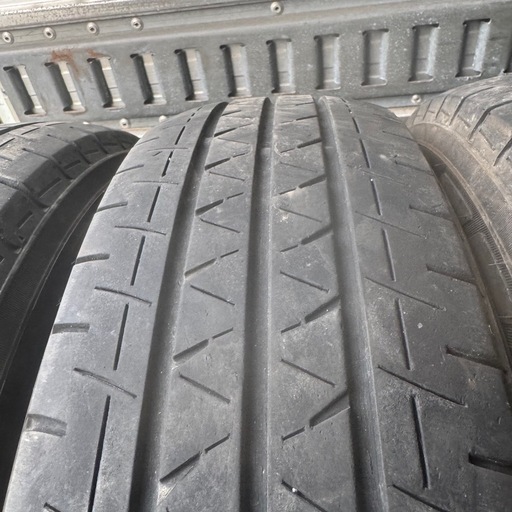 バリ山　YOKOHAMA BluEarth-Ban 195/80R15 LT 夏タイヤ　2023年製　15インチ