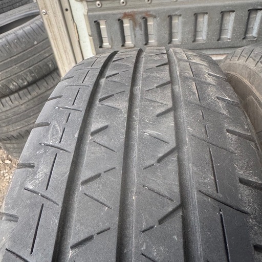 バリ山　YOKOHAMA BluEarth-Ban 195/80R15 LT 夏タイヤ　2023年製　15インチ