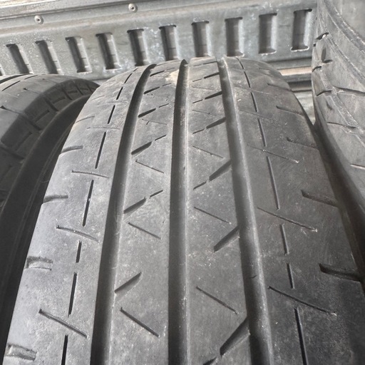 バリ山　YOKOHAMA BluEarth-Ban 195/80R15 LT 夏タイヤ　2023年製　15インチ