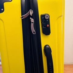 スーツケース　ガラガラの画像