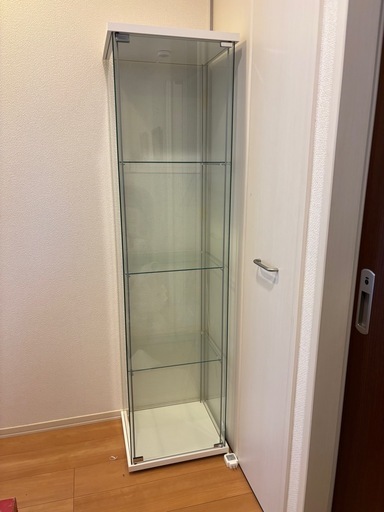 IKEA （イケア）DETOLF デトルフ ガラスディスプレイケース ホワイト 専用照明付き