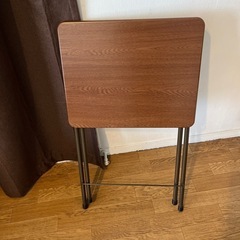 オシャレな椅子＆折りたたみテーブルの画像