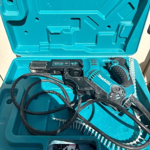 中古　makita オートパックスクリュードライバ6841R 動作確認済み