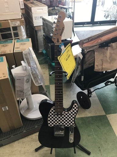 ジャングルジャングル貝塚店　BUSKERS エレキギター　ブラック　チェック柄　お洒落　貝塚市　二色浜　泉佐野市　泉南市　阪南市　リサイクルショップ