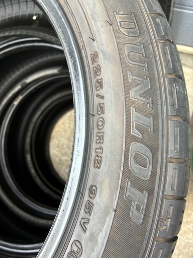 車のパーツ 225/50R18