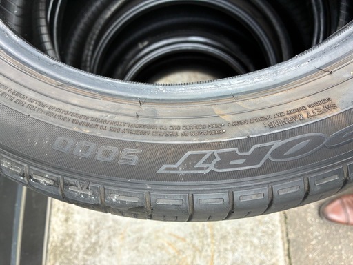 車のパーツ 225/50R18