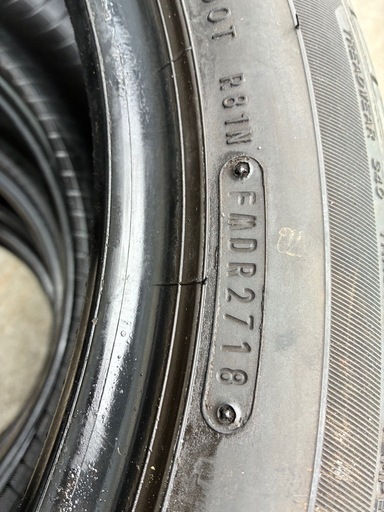 車のパーツ 225/50R18